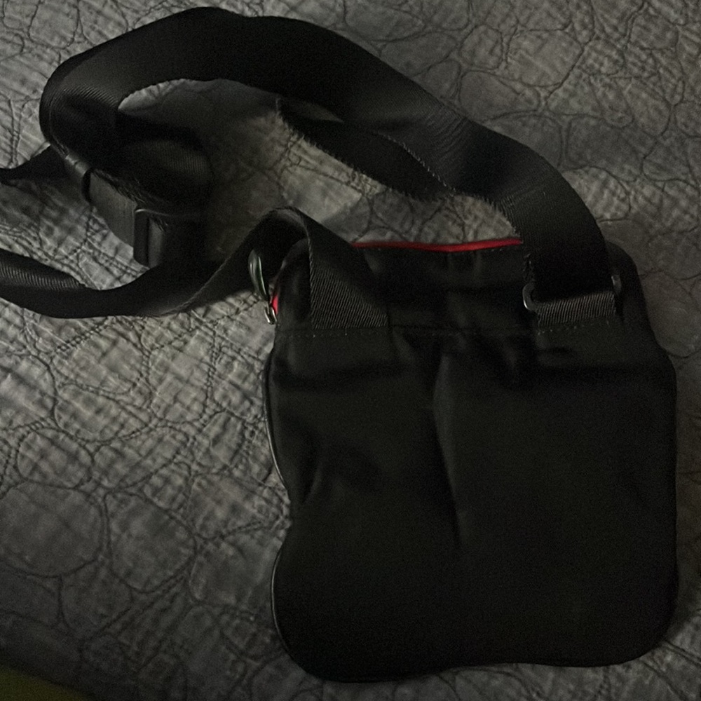 HugoBoss❤️🖤CrossBody ManPurse❤️🖤 - Picture 2 of 12